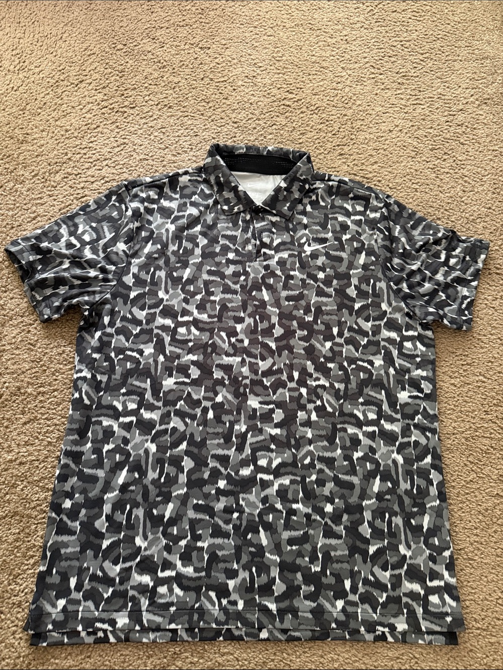 Nike Men's Black and Gray Patterned Polo